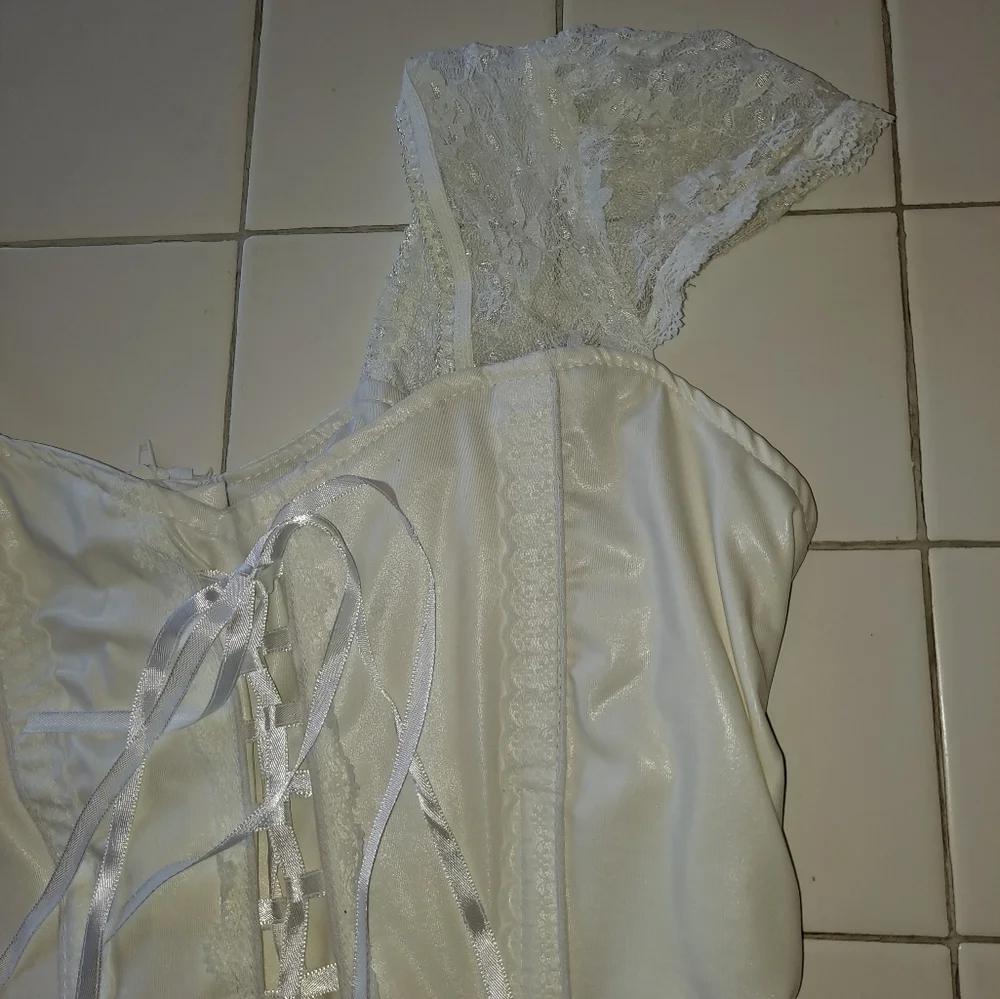 White lace short sleeve corset lace up high low lingerie top y2k shirt - Picture 9 of 14